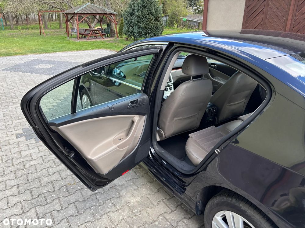Volkswagen Passat 2.0 TDI DPF Highline - 15