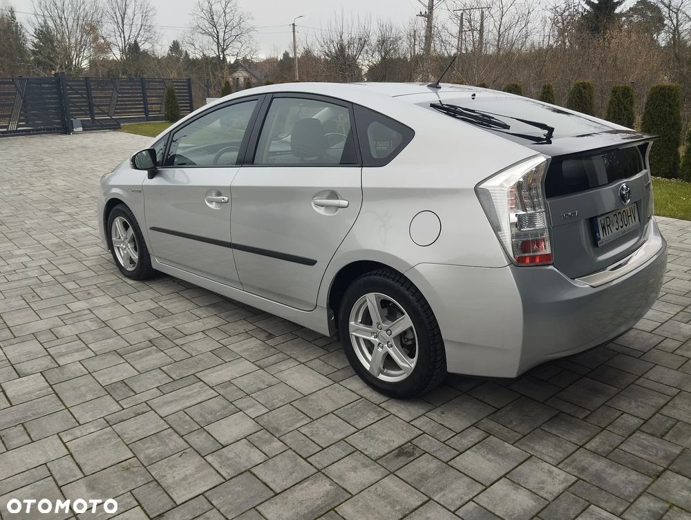 Toyota Prius (Hybrid) Comfort - 3