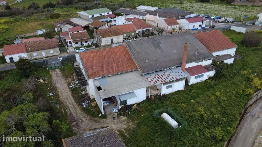 Armazém com terreno urbano e PIP aprovado - Grande imagem: 2/6