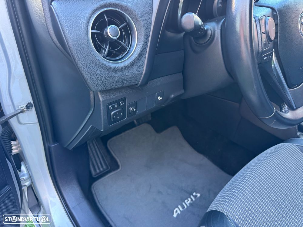Toyota Auris Touring Sports 1.8 HSD Exclusive +Sky+Navi - 25