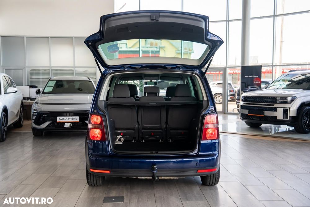 Volkswagen Touran - 12