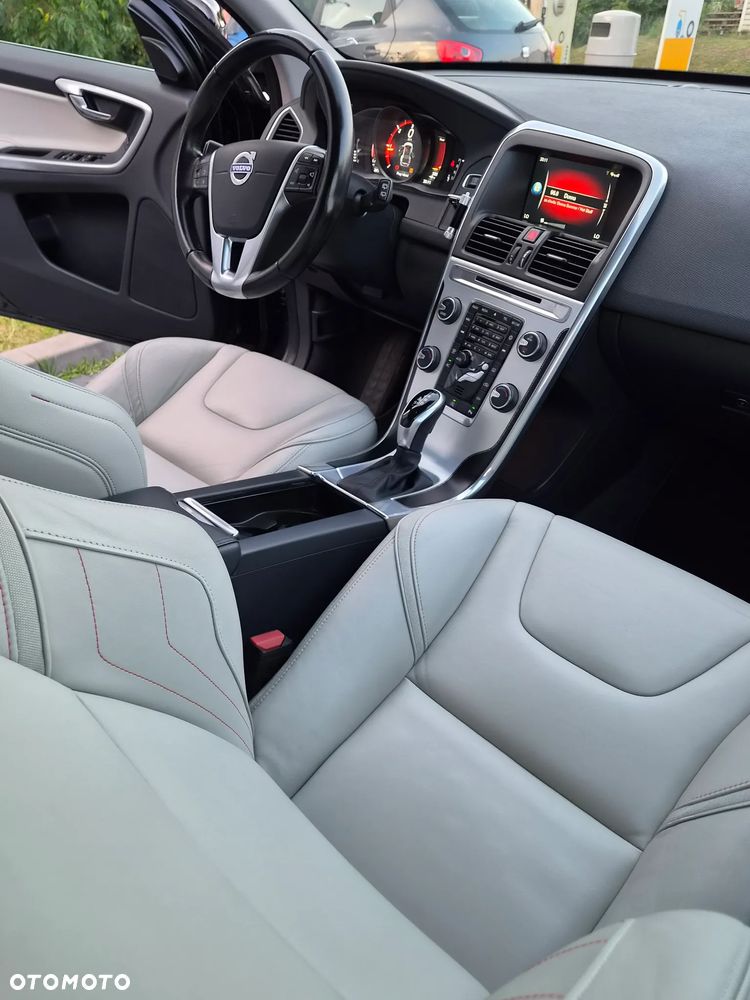 Volvo XC 60 D3 Drive-E Ocean Race - 25