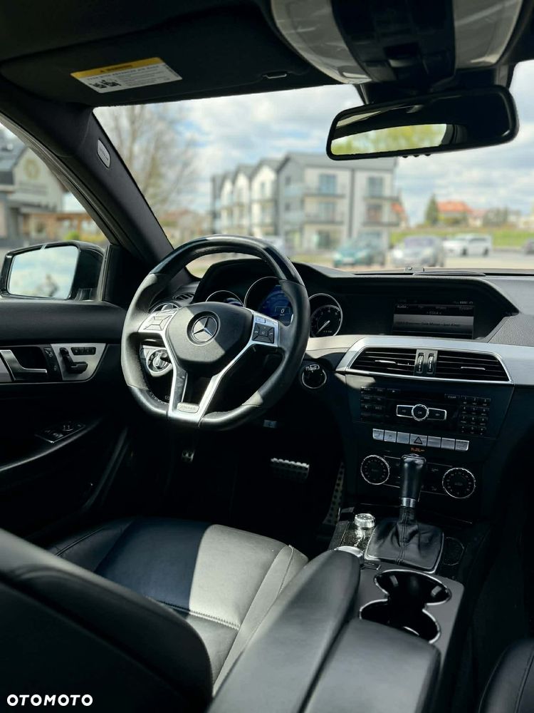 Mercedes-Benz Klasa C 63 AMG AMG SPEEDSHIFT MCT AMG Performance Package - 13