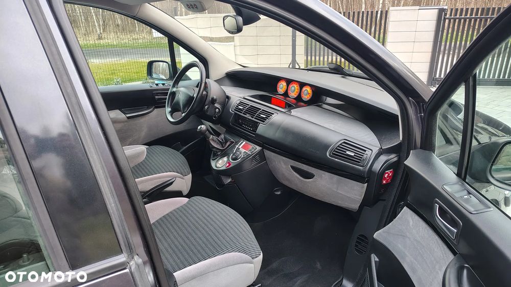 Citroën C8 2.0 16V Confort - 32