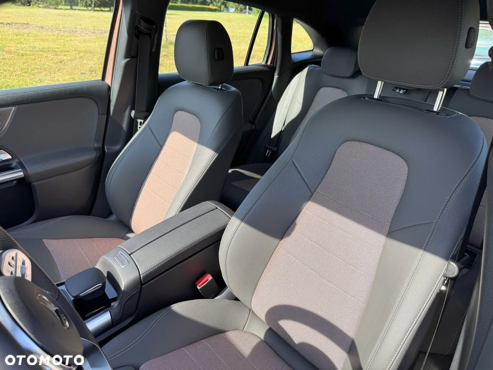 Mercedes-Benz EQA 300 66.5kWh 4-Matic Electric Art - 11