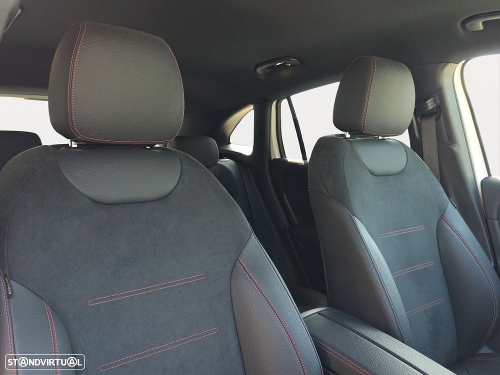 Mercedes-Benz GLA 180 - 14