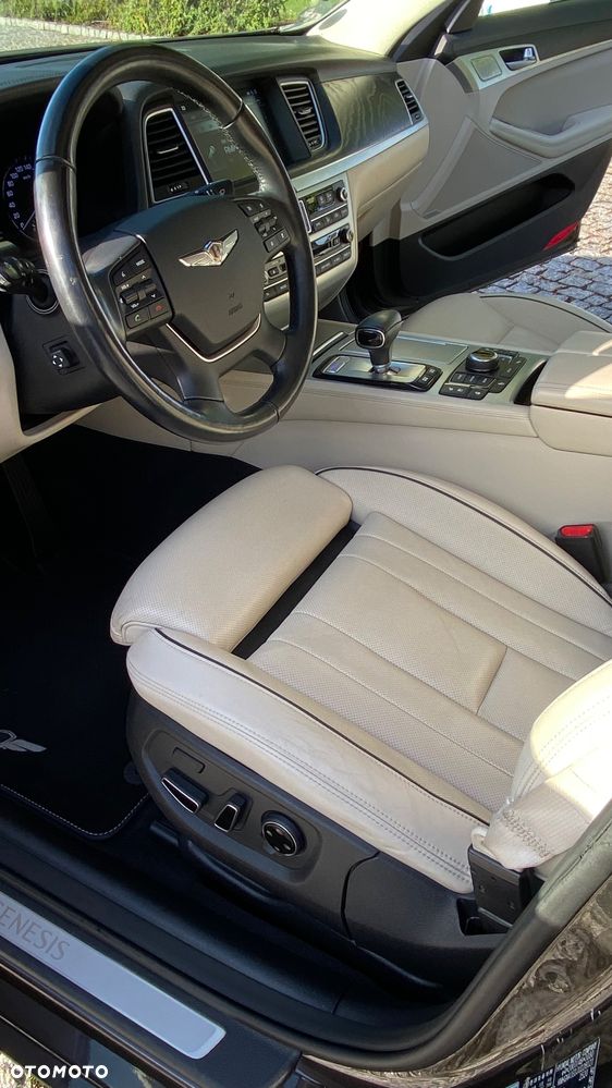 Hyundai Genesis - 23