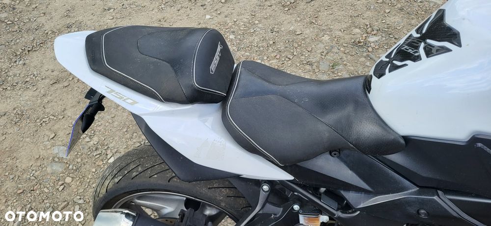 Suzuki GSR - 9