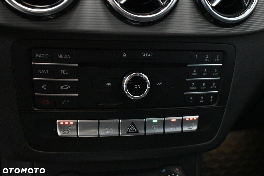 Mercedes-Benz Klasa B 180 7G-DCT Urban - 17