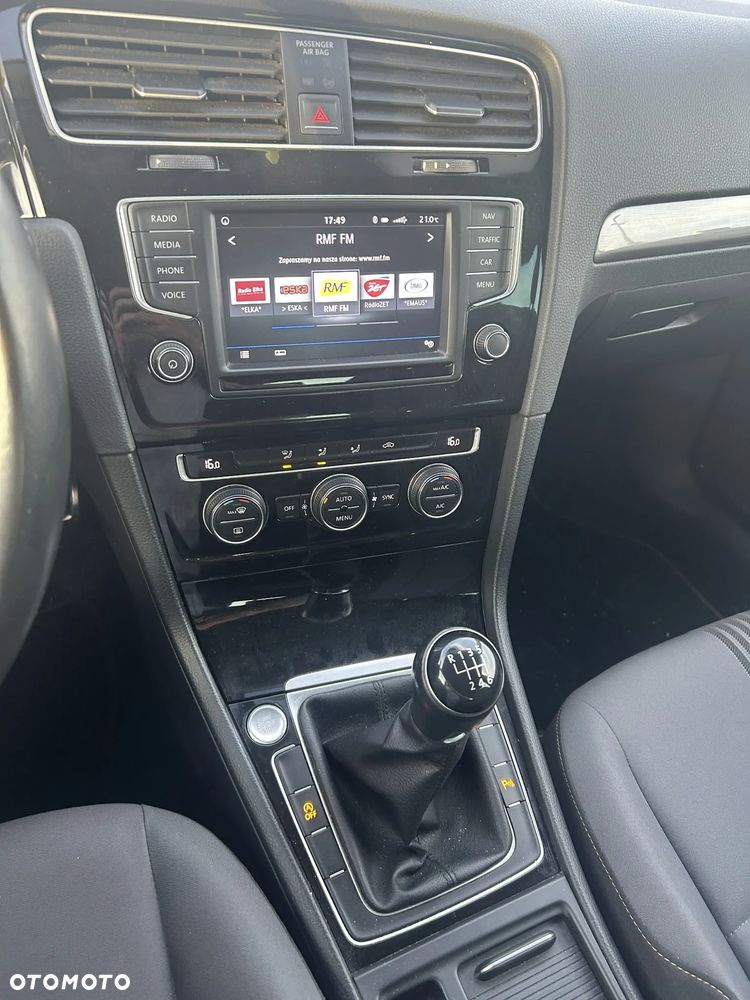 Volkswagen Golf - 10