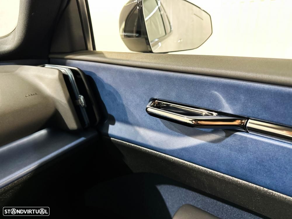 Volvo EX30 Single Motor Extended Range RWD Plus - 31