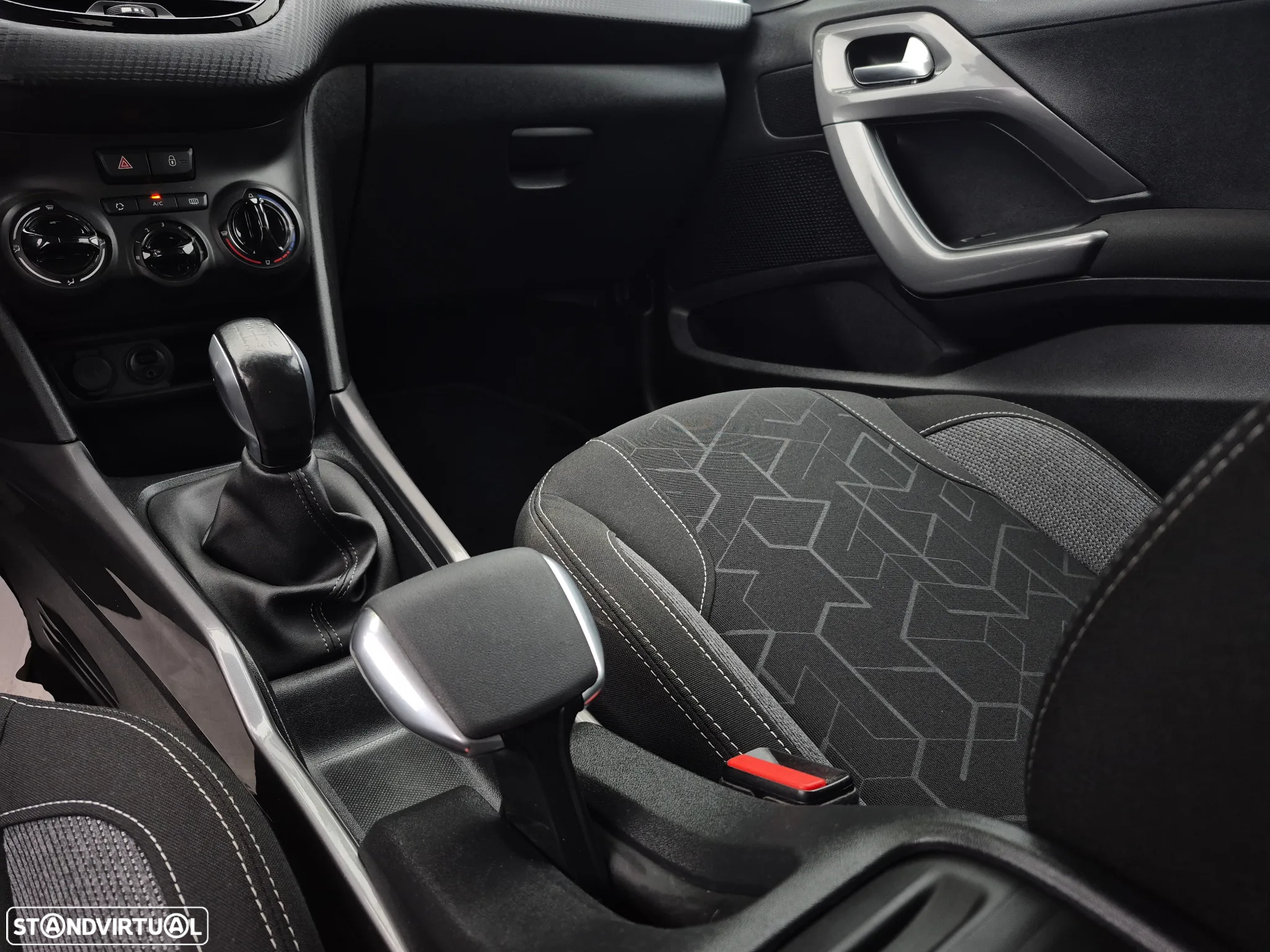 Peugeot 2008 1.2 PureTech Style - 11