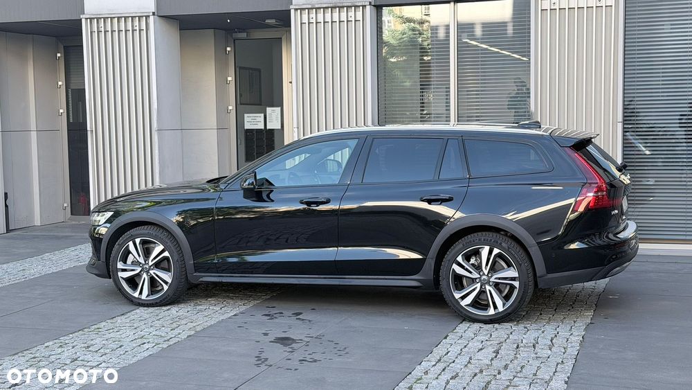 Volvo V60 Cross Country B5 B AWD Plus - 11