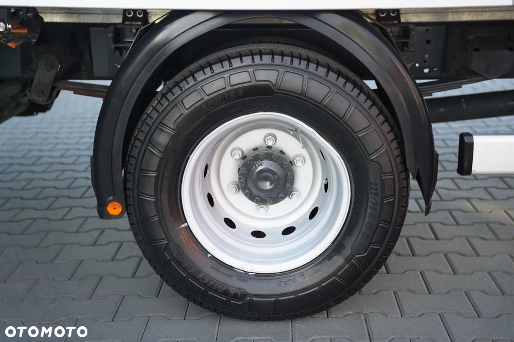 Iveco DAILY 70-150 / CHŁODNIA / AGREGAT THERMO KING V -300 MAX / BLIŹNIAK / WINDA DHOLLANDIA / AUTOMAT / 3 MIEJSCA - 18