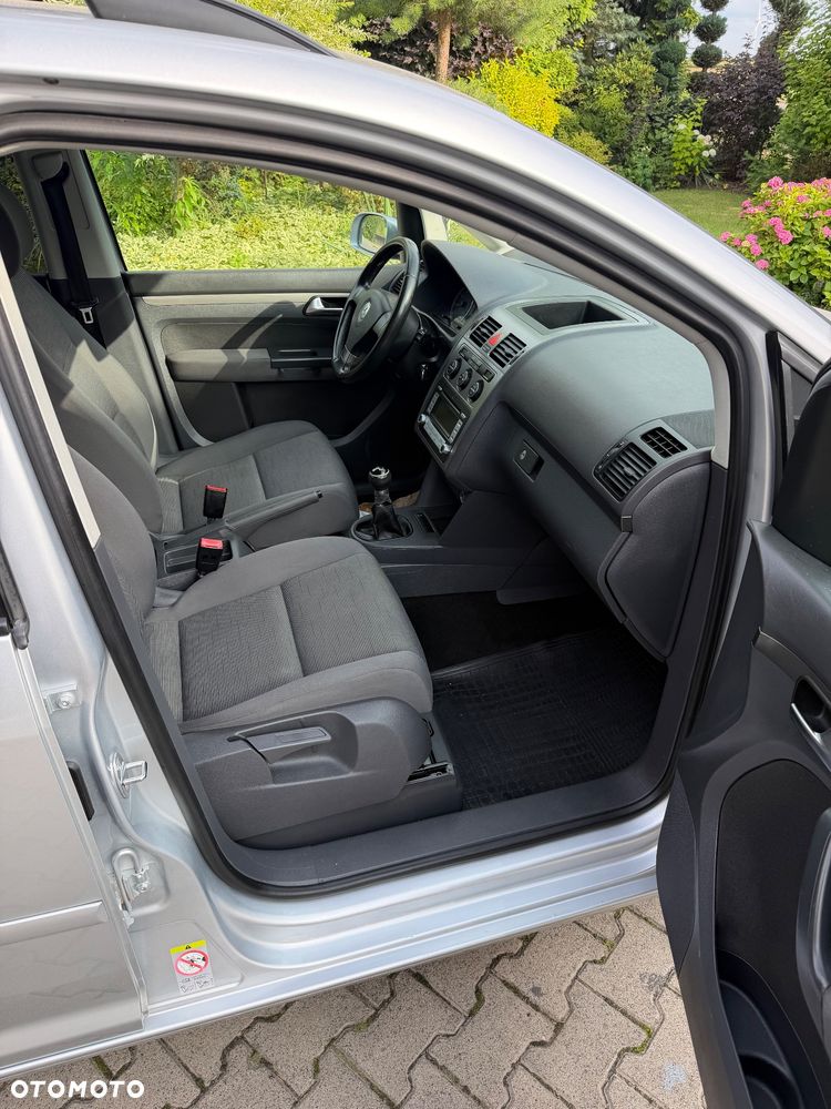 Volkswagen Touran - 19
