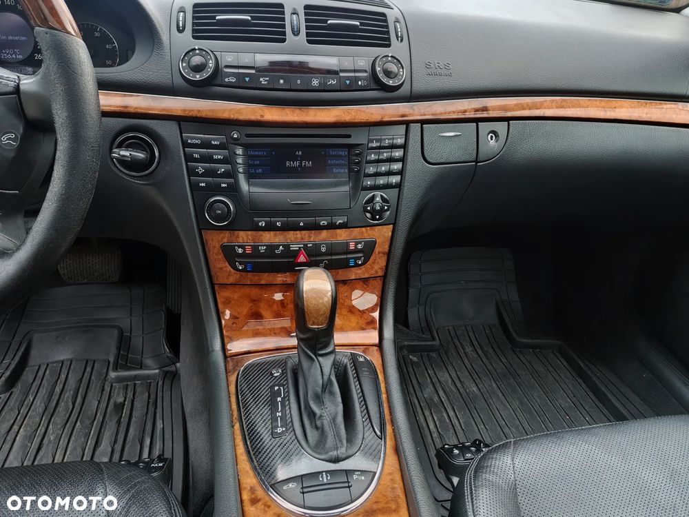 Mercedes-Benz Klasa E 320 CDI T Elegance - 37