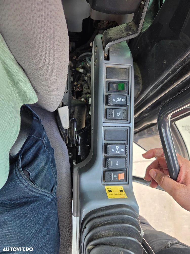 Hitachi ZX300LCN-6, 2019, 8.944h, cupa NOUA 1,8mc, 31,6tone, Ad sapare 7,5m, latime 3m, camere spate si laterale, inst picon si rotire pe brate, consum mediu 19,6l, lant 90% ok doar 721h deplasare, avertizare antirasturnare, posibl leasing-PROMOTIE 93.900Eur - 18