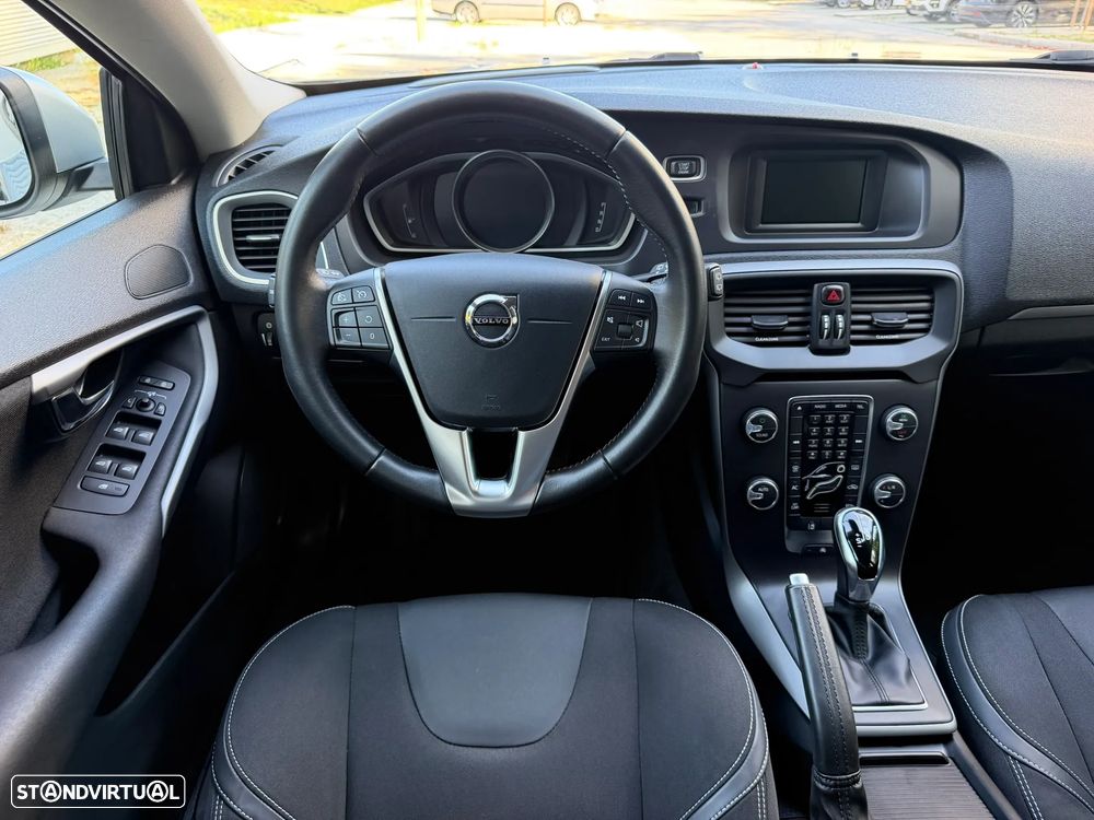 Volvo V40 2.0 D3 Momentum Geartronic - 8