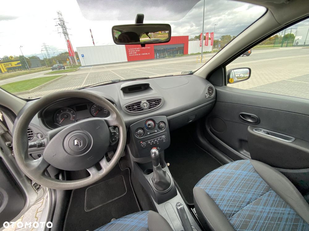 Renault Clio - 17