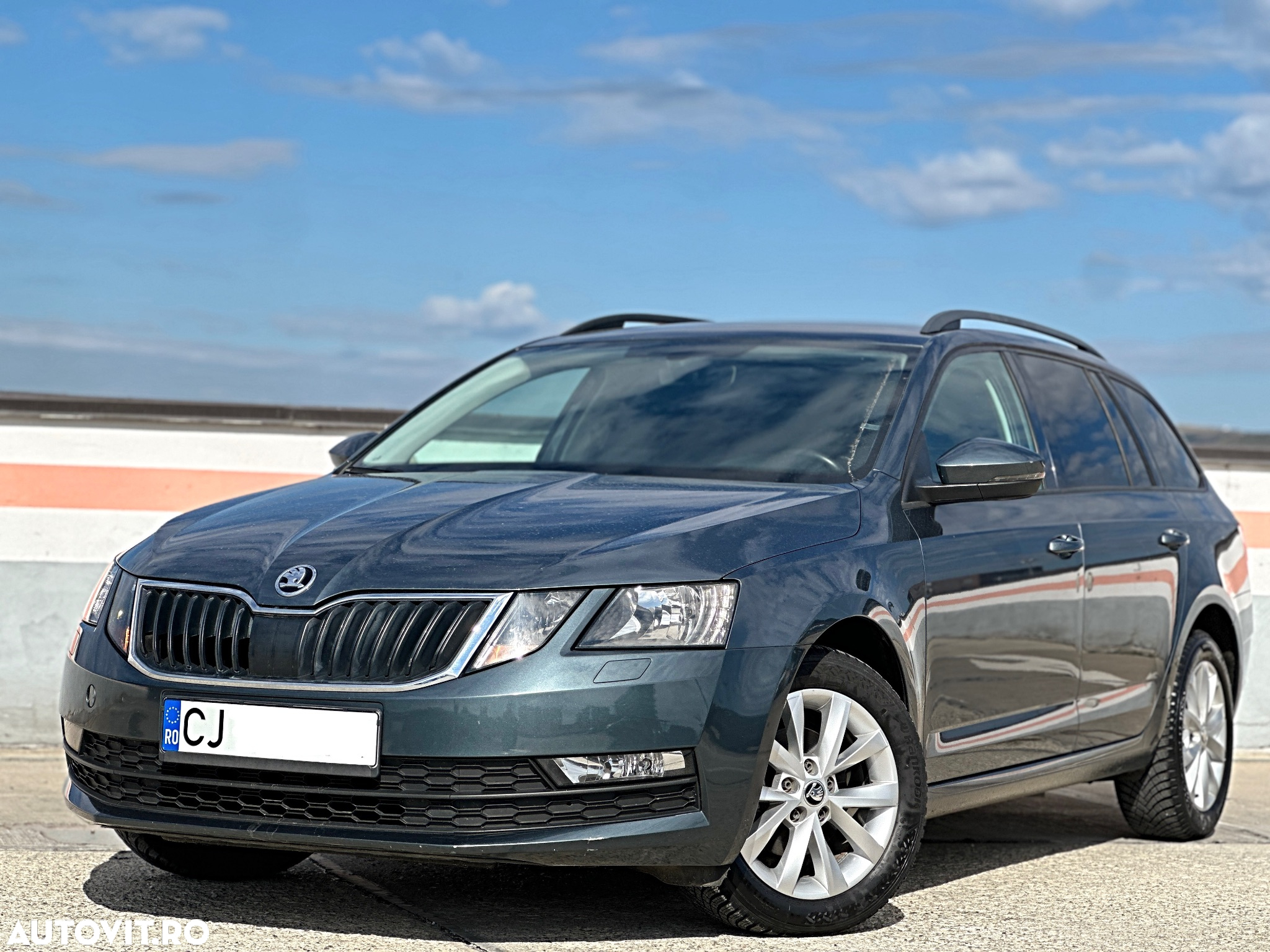 Skoda Octavia Combi Diesel 1.6 TDI DSG Style - 2