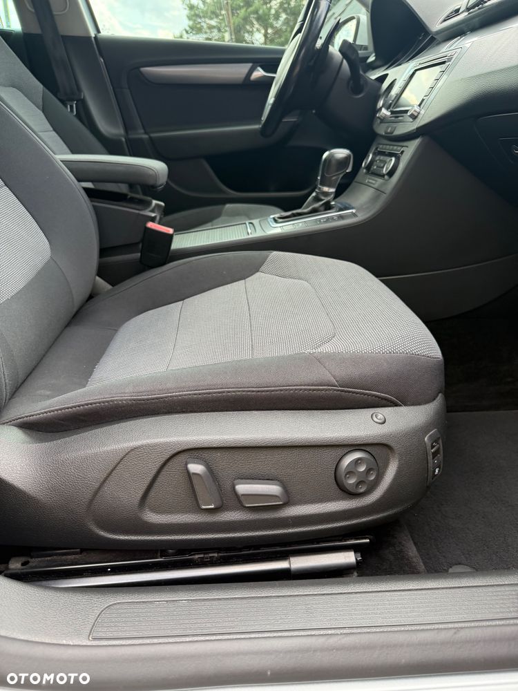 Volkswagen Passat 2.0 TDI DPF Highline DSG - 17