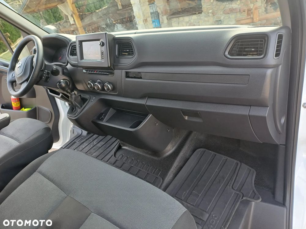 Nissan INTERSTAR - 13