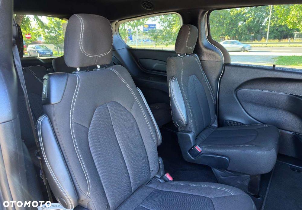 Chrysler Pacifica - 18