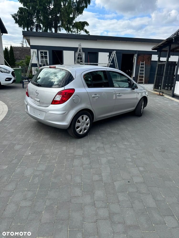 Opel Corsa 1.2 16V Cosmo - 3
