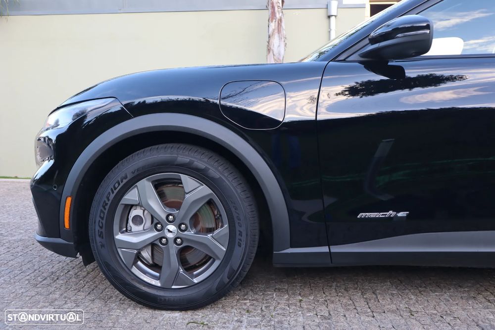 Ford Mustang Mach-E Standard - 11
