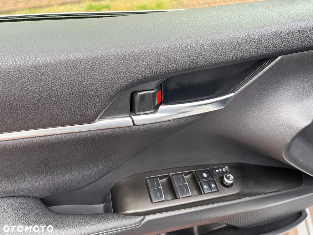 Toyota Camry 2.5 Hybrid Executive CVT - 18