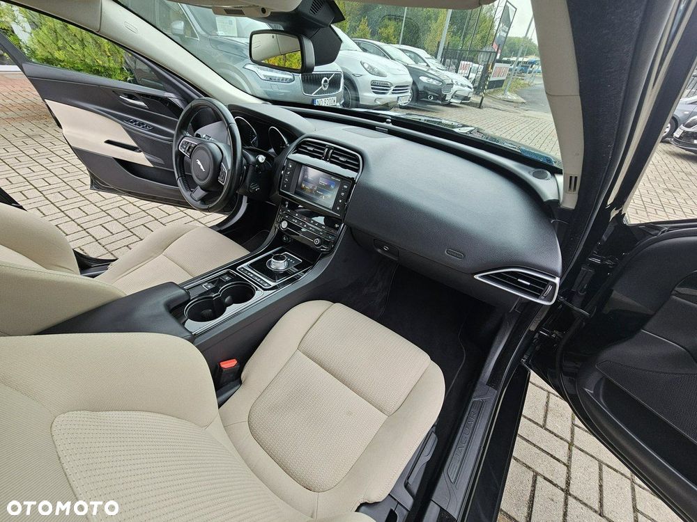 Jaguar XE - 28