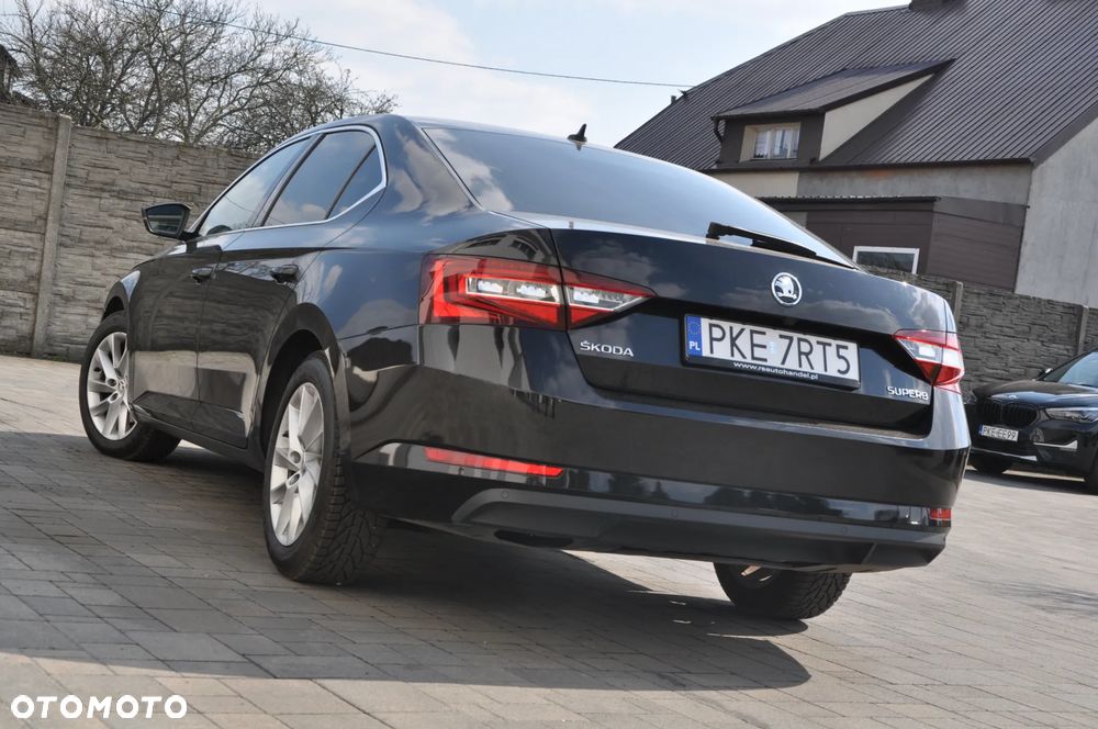 Skoda Superb 2.0 TDI DSG Premium Edition - 9