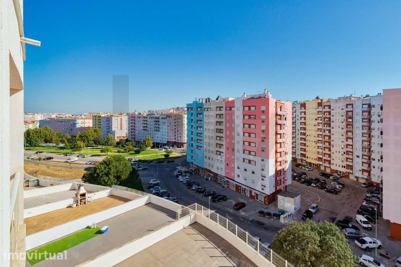 O Seu Novo Refúgio em Santa Marta do Pinhal: Modernidade com Entrega e - Grande imagem: 4/14