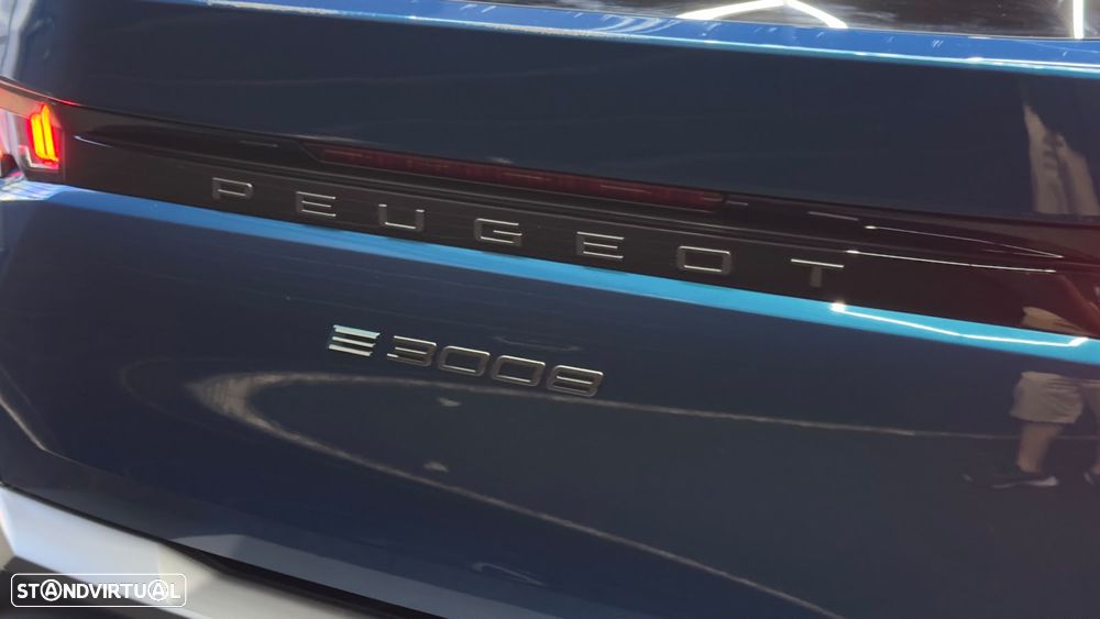 Peugeot E-3008 Allure - 21