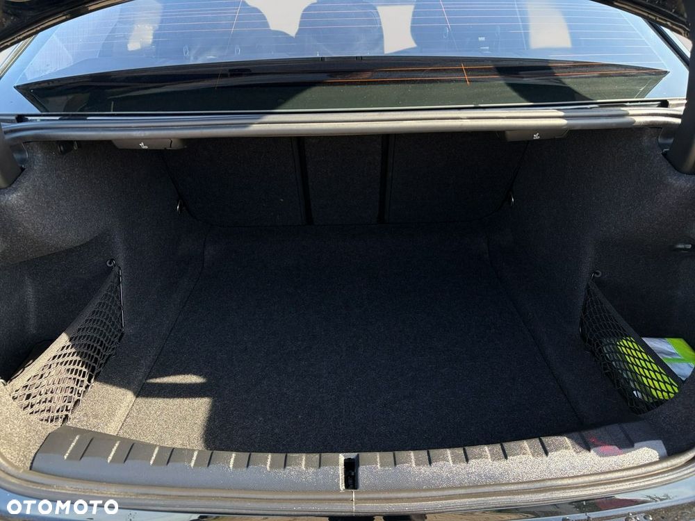 BMW Seria 3 320i Sport Line - 30