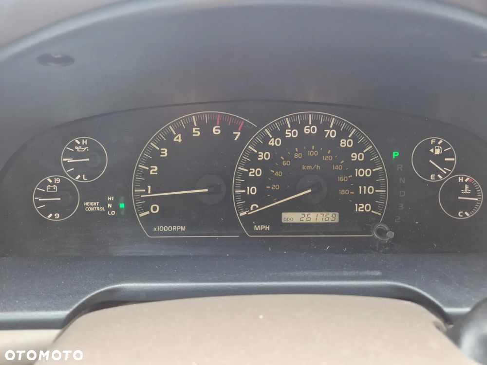 Toyota Sequoia - 10