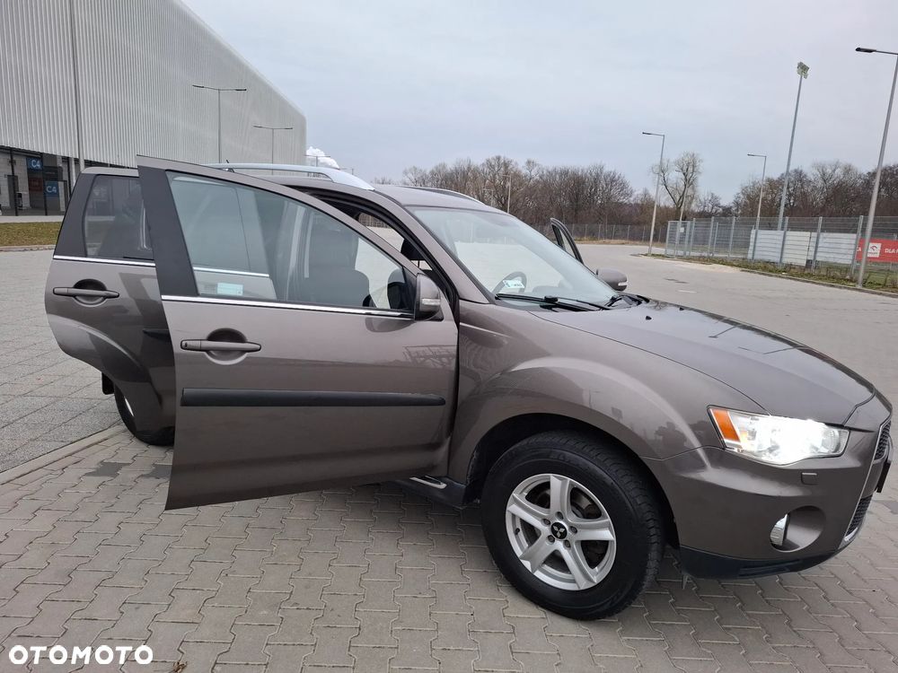 Mitsubishi Outlander 2.0 DID Intense + SE - 9