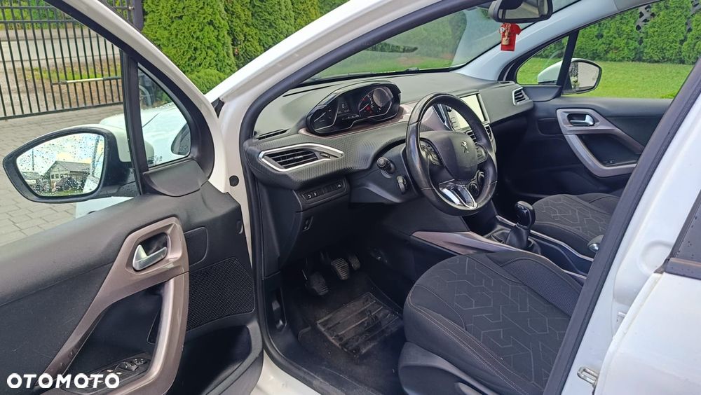 Peugeot 2008 1.2 Pure Tech Style - 5