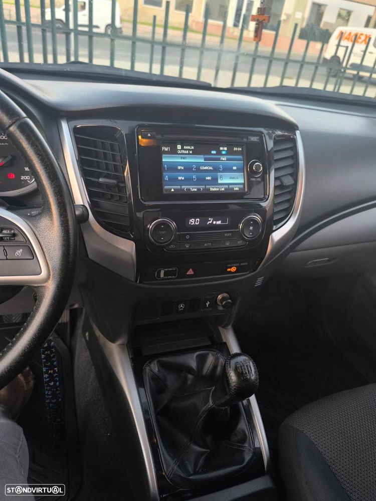 Mitsubishi L200 2.4 DI-D CD Instyle Sportb.Strakar 4WD - 9