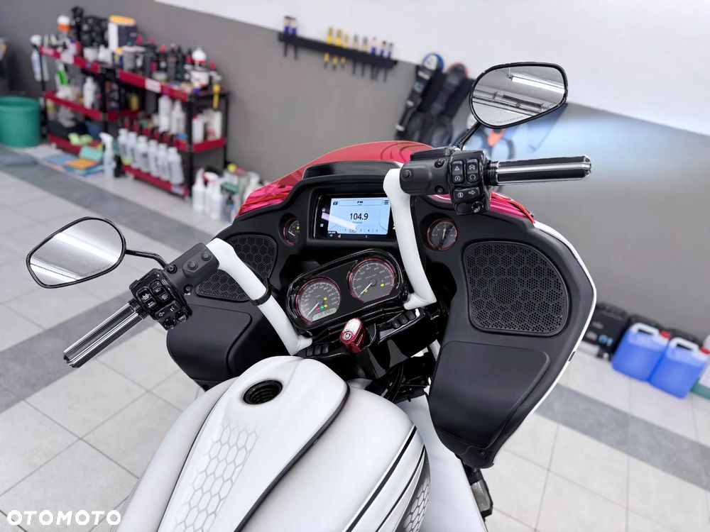 Harley-Davidson Touring Road Glide - 2