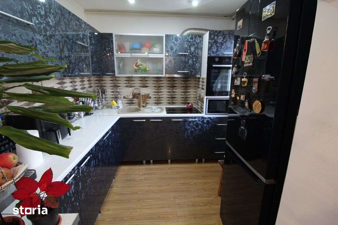 Vând apartament 2 camere în Hunedoara, zona Micro4-Stadion, 46mp - Imagine principală: 4/11