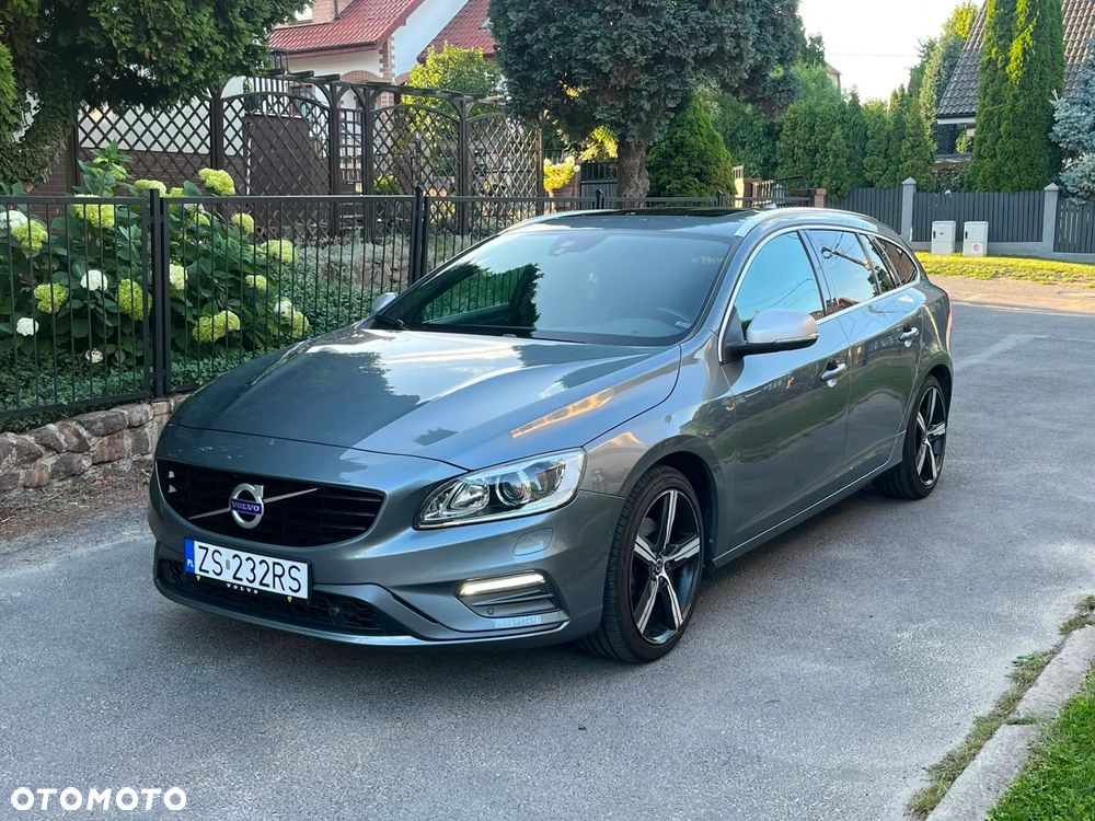 Volvo V60 D4 R-Design - 1