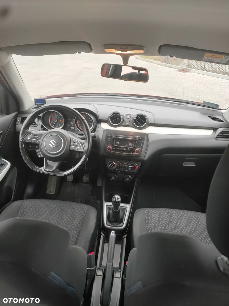 Suzuki Swift 1.2 Premium Plus - 6