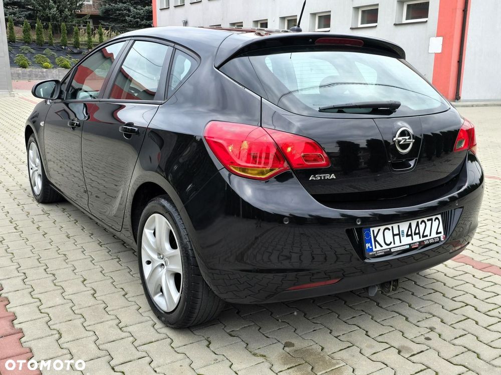 Opel Astra 2011 photo 5