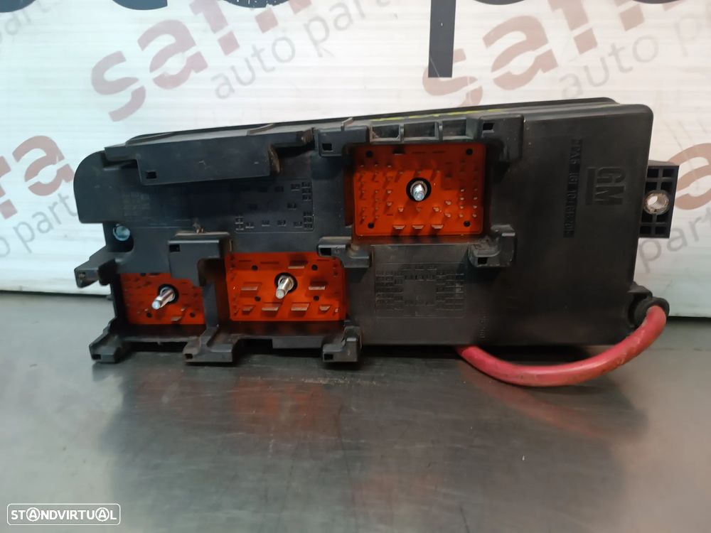 CAIXA DE FUSIVEIS OPEL VECTRA C REF: 13205802 519181002 - 4
