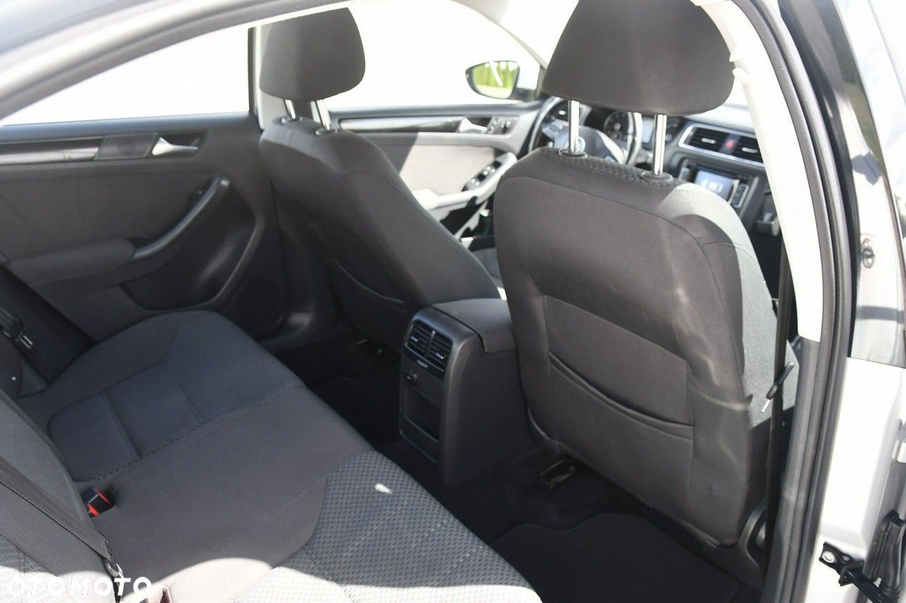 Volkswagen Jetta - 22