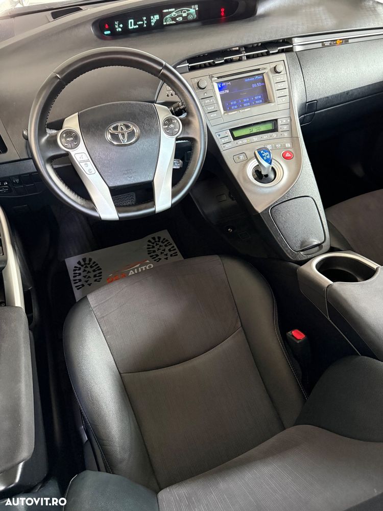 Toyota Prius (Hybrid) Comfort - 16
