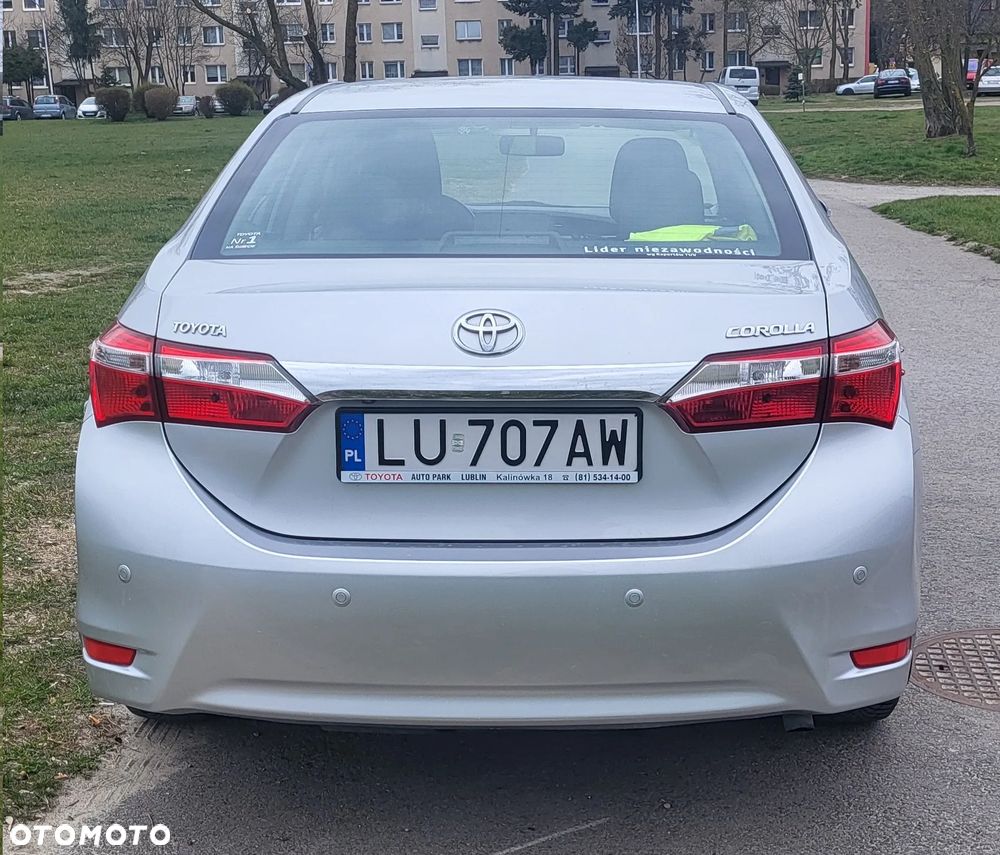 Toyota Corolla 1.6 Premium + - 8