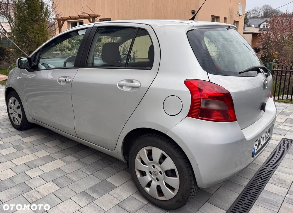 Toyota Yaris 1.3 Luna - 4