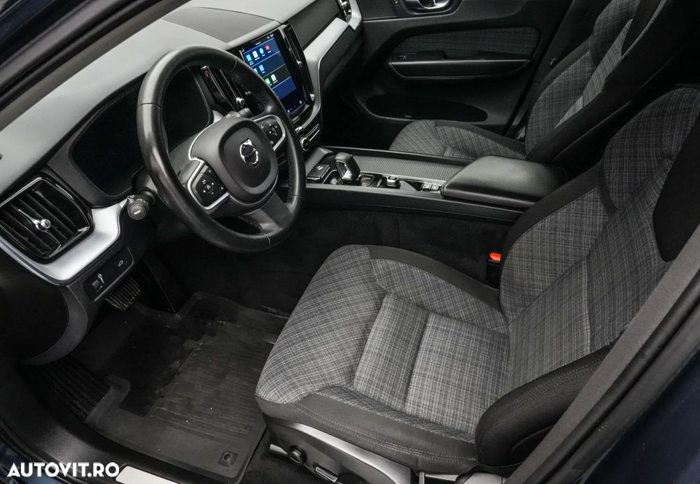 Volvo XC 60 B4 MHEV AT8 AWD Momentum Pro - 11